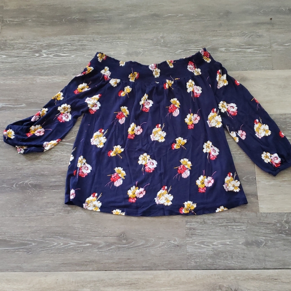 Old Navy Off Shoulder 3/4 Sleeve Navy Floral Crop